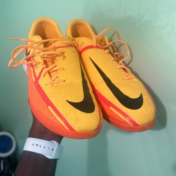 Nike indoor Soccer shoes - Picture 2 of 5